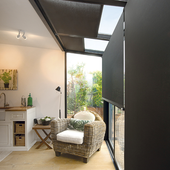 habitacion con ventanas cubiertas